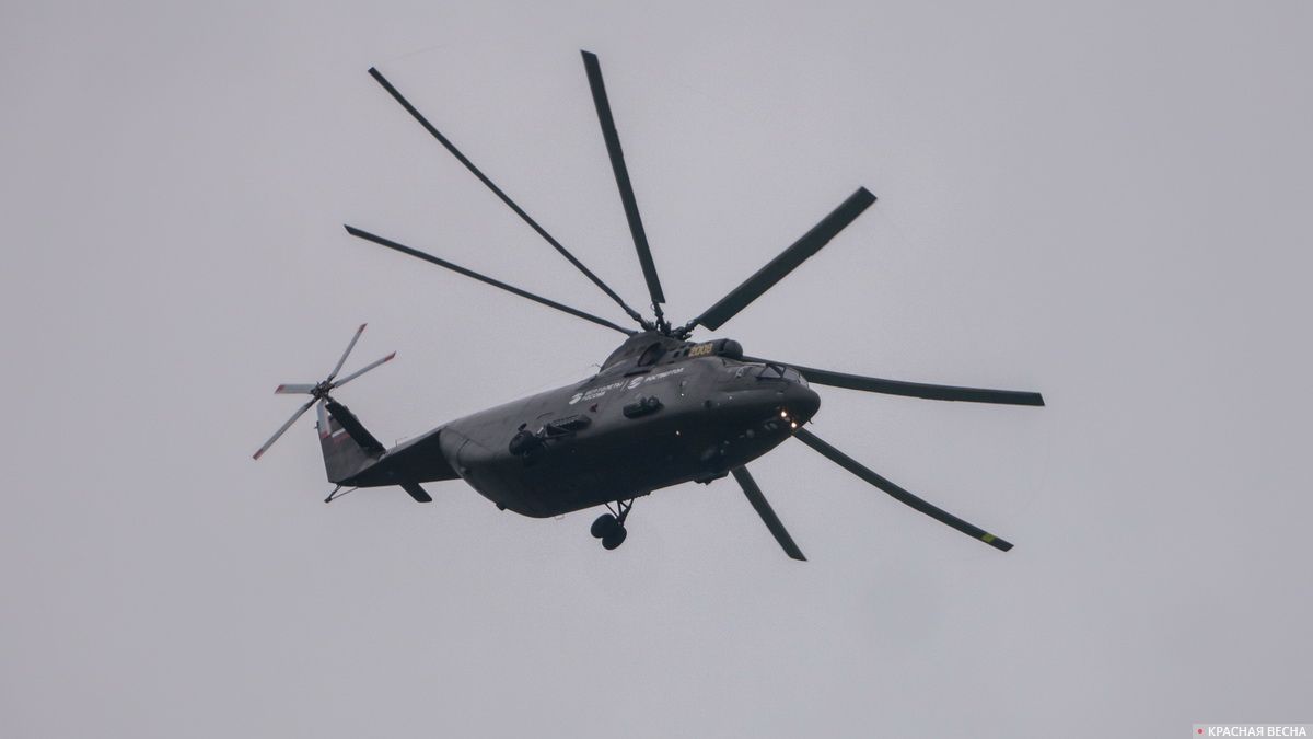 Транспортный вертолет Ми-26. Заход на посадку