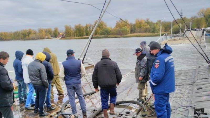 Затопленный понтонный мост в Ростове-на-Дону