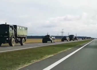 Колонна военной техники на трассе М1. Белоруссия