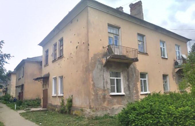 В Плюсском районе Псковской области проводится проверка по сообщению СМИ об обрушении потолка в многоквартирном доме