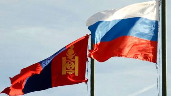 Флаги России и Монголии
