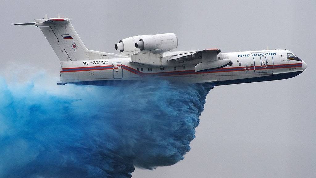 Тушение пожара с самолета. Be-200