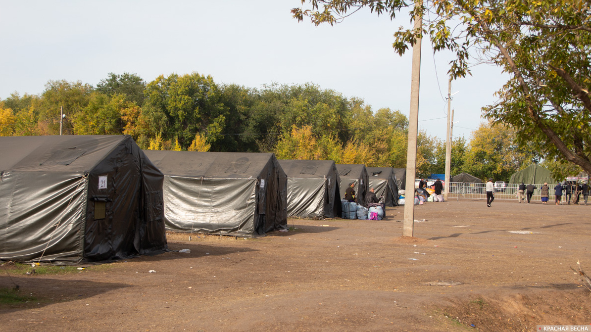 Палаточный лагерь мигрантов
