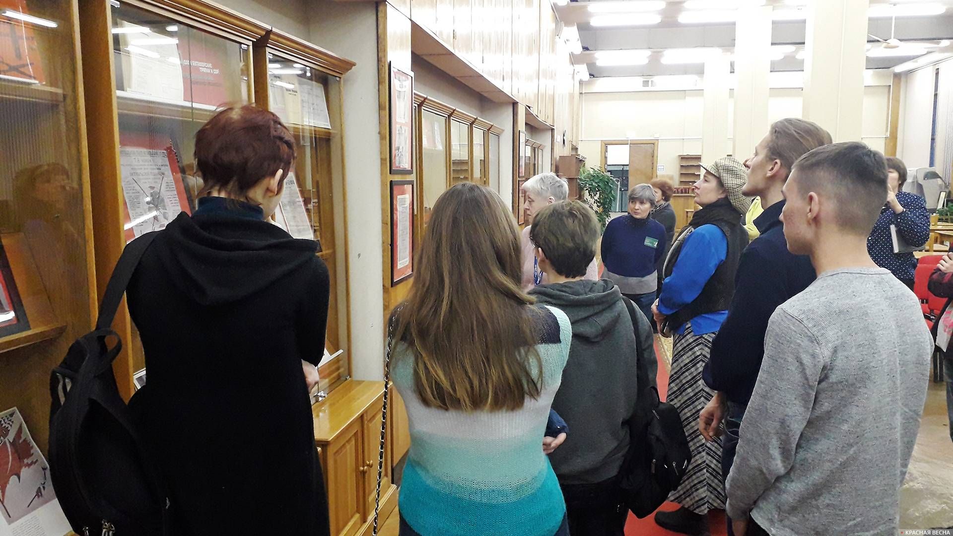 Выставка «Через минуту мы вам покажем… Мистерию-буфф» в ГПИБ России