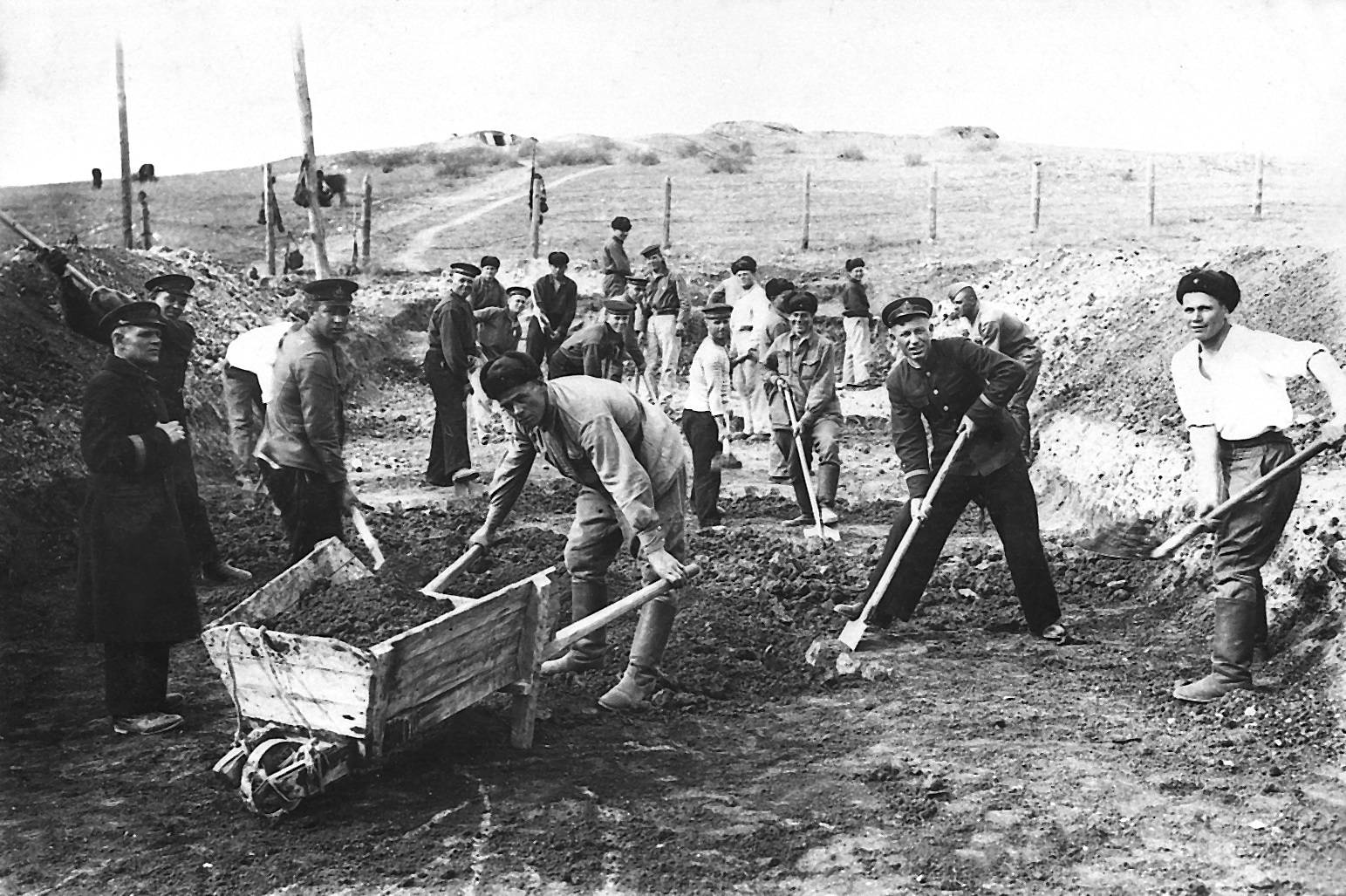 Строительство линий обороны Севастополя. 1941