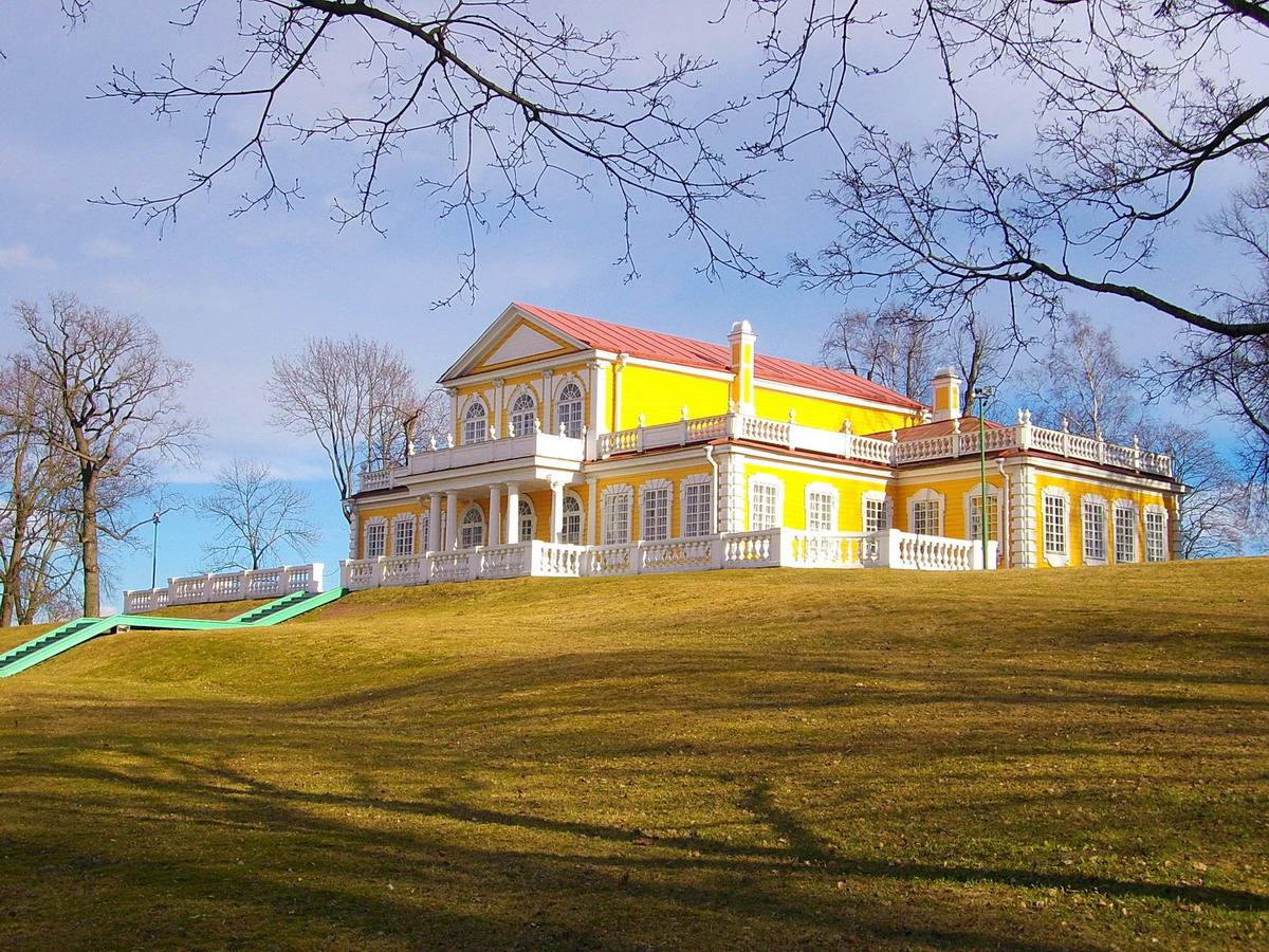 Путевой дворец Петра I в Стрельне (архив)
