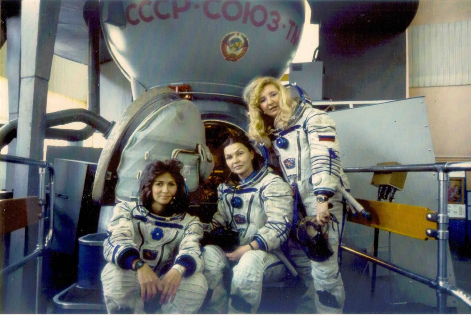 Елена Кондакова, Наталия Кулешова и Ирина Пронина  из советского женского отряда космонавтов