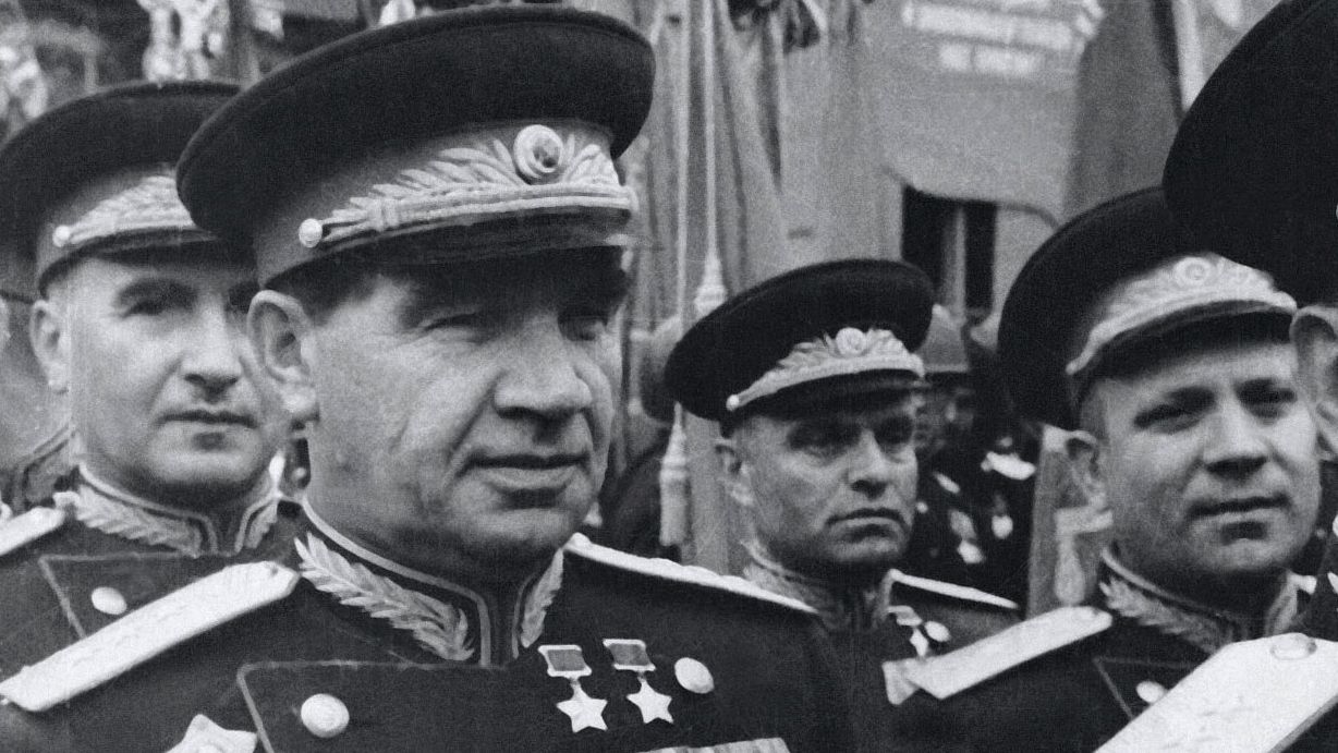 Дважды Герой Советского Союза генерал-полковник В. И. Чуйков