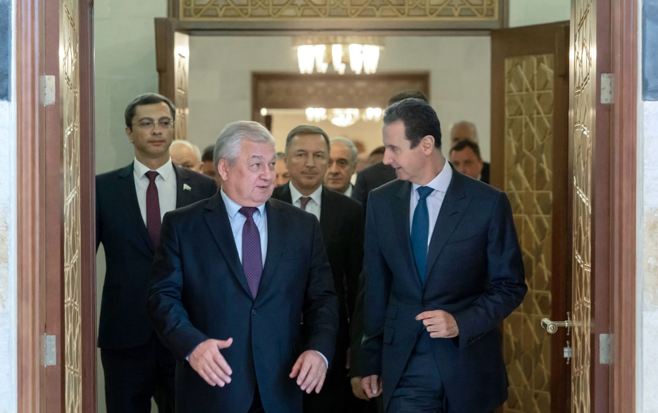 Спецпредставитель президента РФ Александр Лаврентьев и президент Сирии Башар Асад