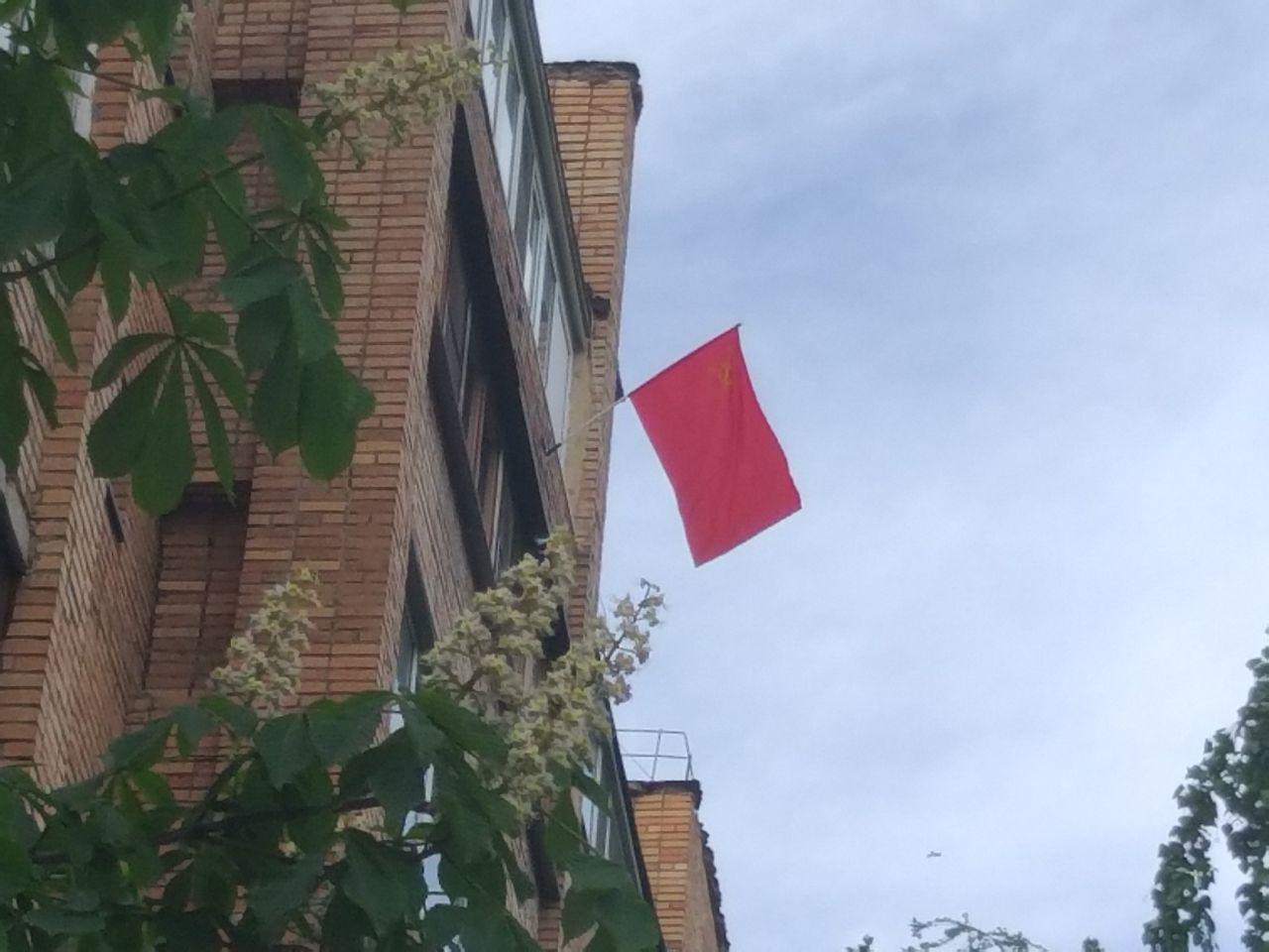 Флаг на балконе одного из жилых домов города Самара