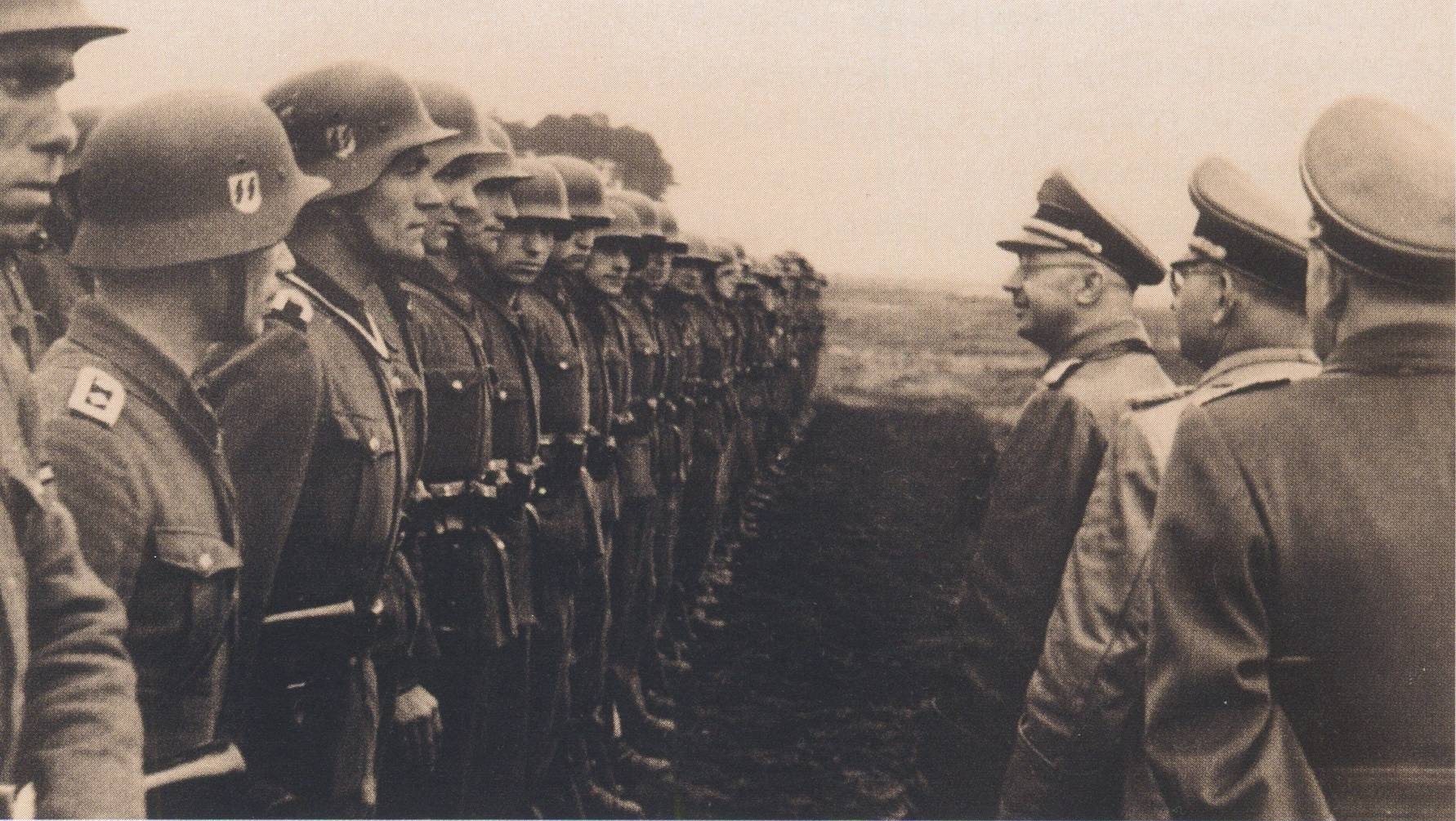 Гиммлер в дивизии СС «Галичина» (организация, деятельность которой запрещена в РФ). 3 июня 1944 года