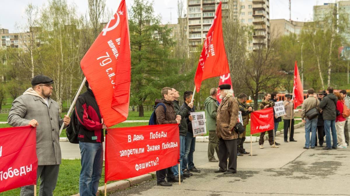 Пикет против запрета Знамени Победы