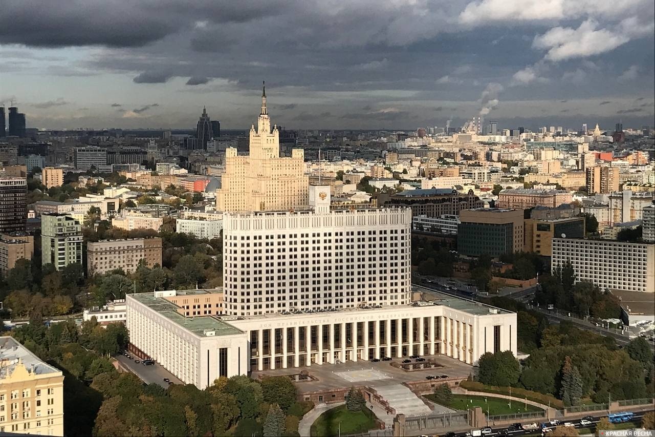 Вид на Дом Советов с гостиницы «Украина»