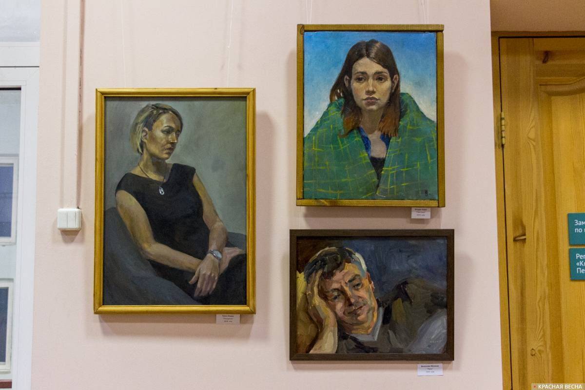 Работы, слева направо: «Ожидание», Марии Кавко, «Светлана», Павла Кладова и «Портрет папы» Мелании Веселковой 