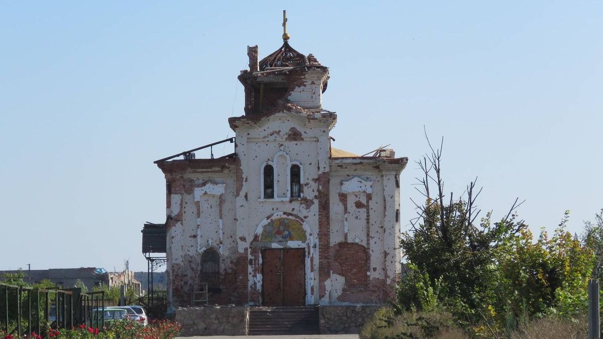Разрушенный храм в районе Донецкого аэропорта