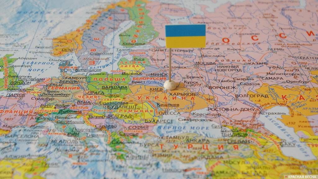 Украина с флагом на карте мира