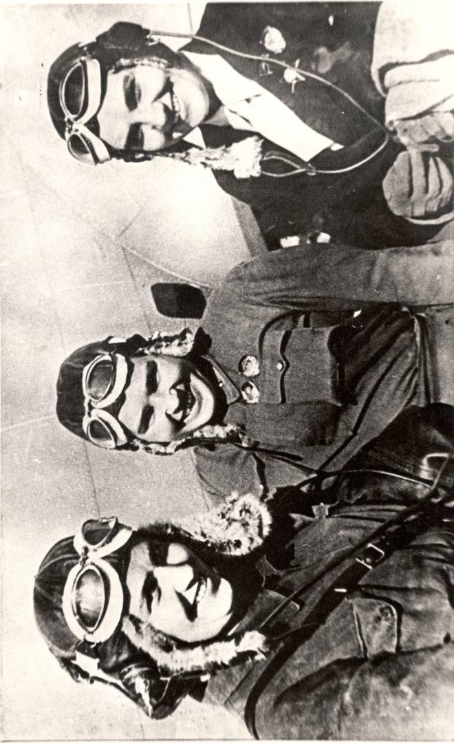 Экипаж самолета «Родина» во время тренировки, 1938 год