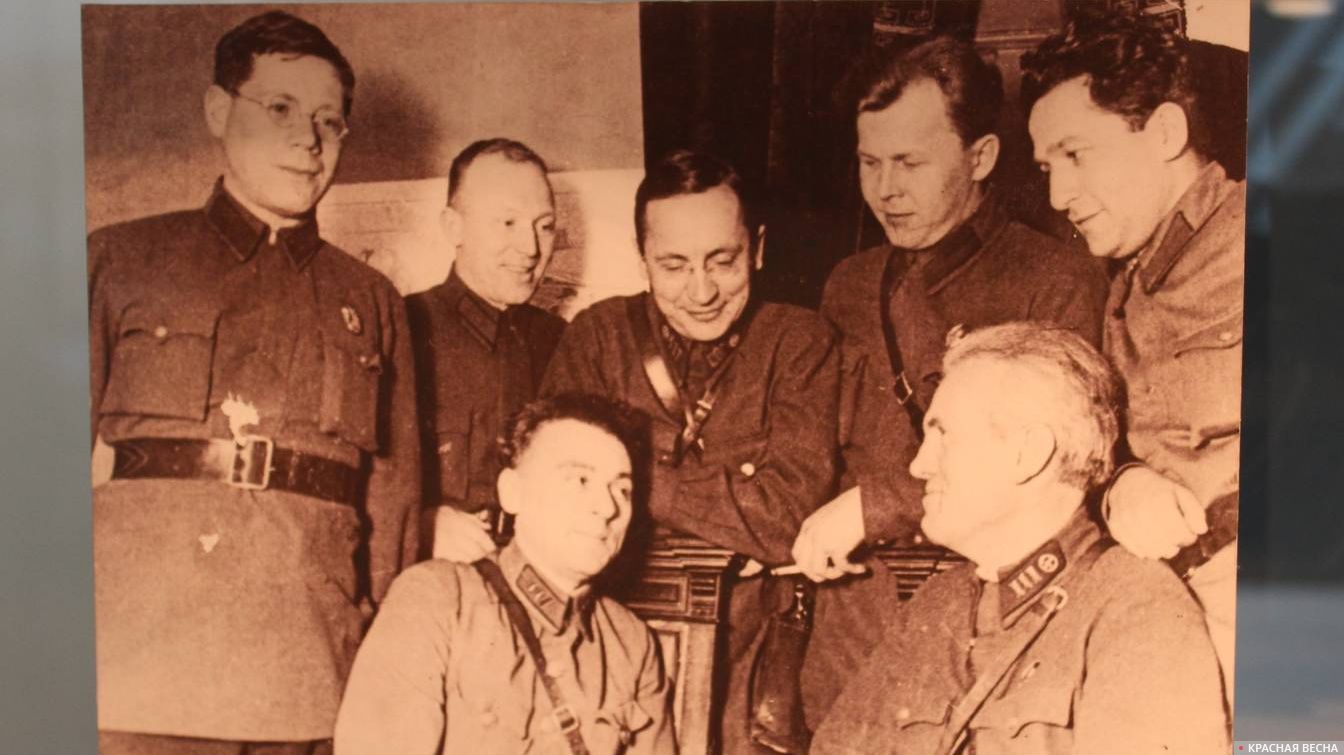 Мурманск. Выставка — Василий Теркин