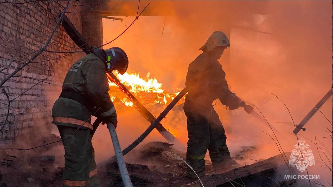 Пожар в цеху пиломатериалов в Канске Красноярского края