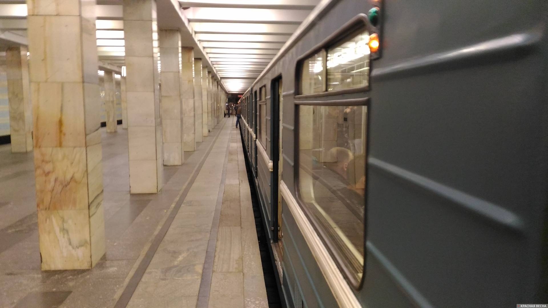 Москва, поезд метро
