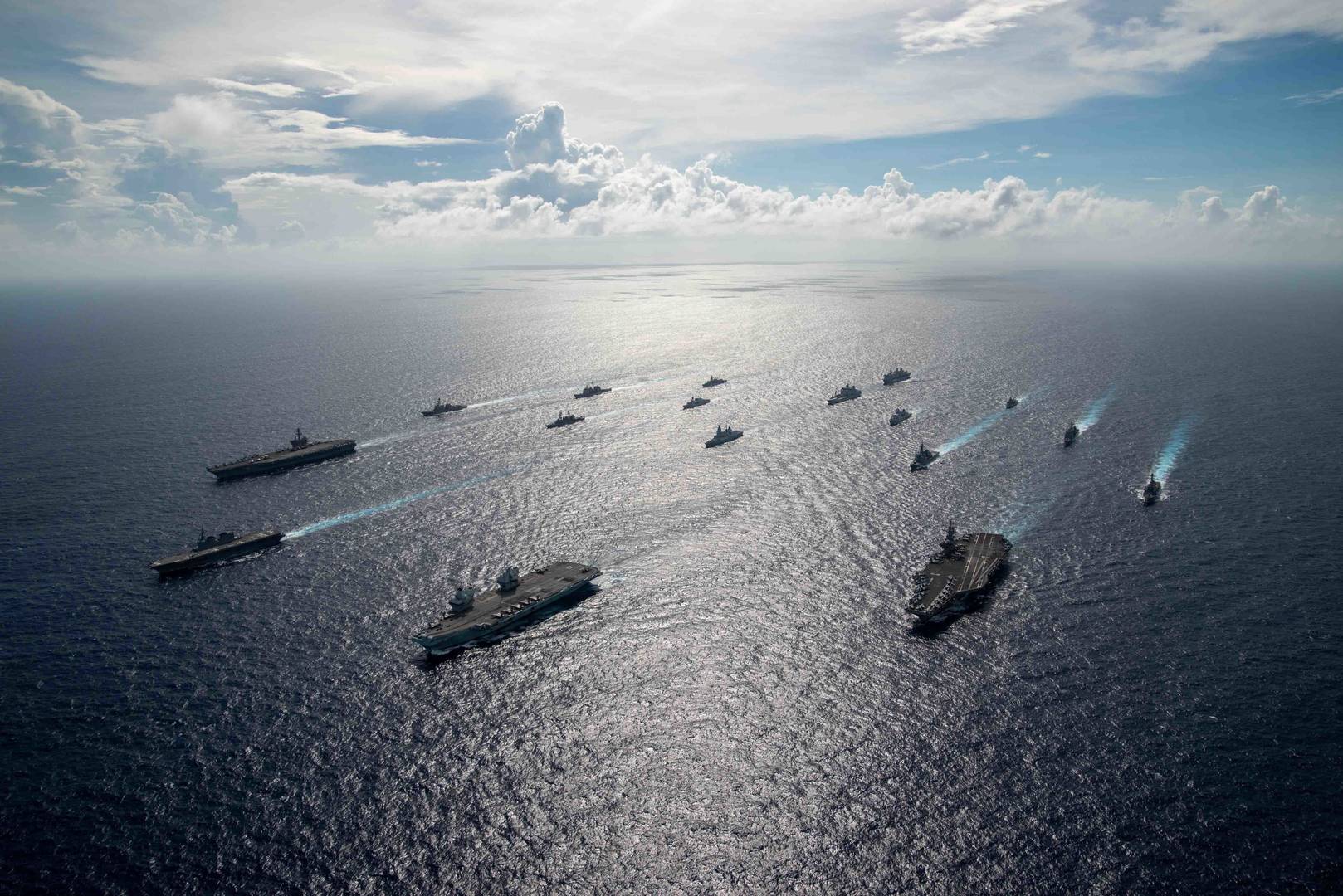 Сводная авианосная ударная группа ВМС стран НАТО в Филиппинском море