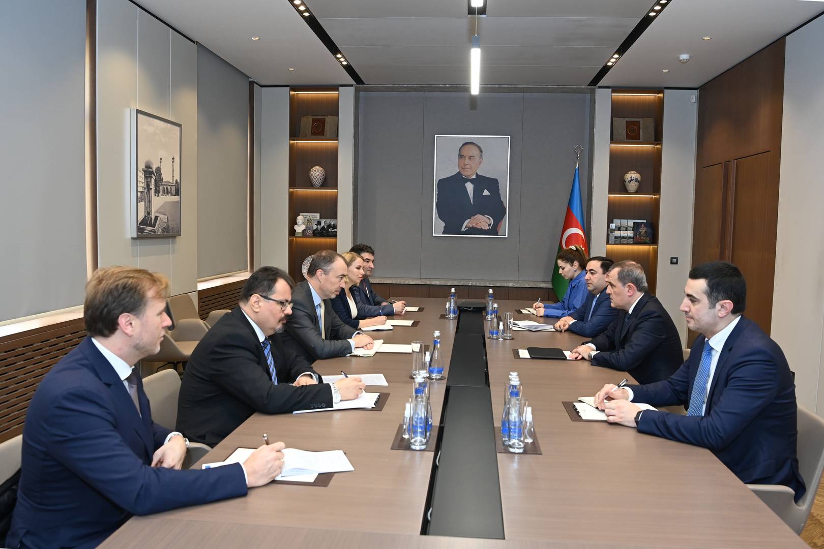 Глава МИД Азербайджана Джейхун Байрамов и специальный представитель Евросоюза в Закавказье Тойво Клаар