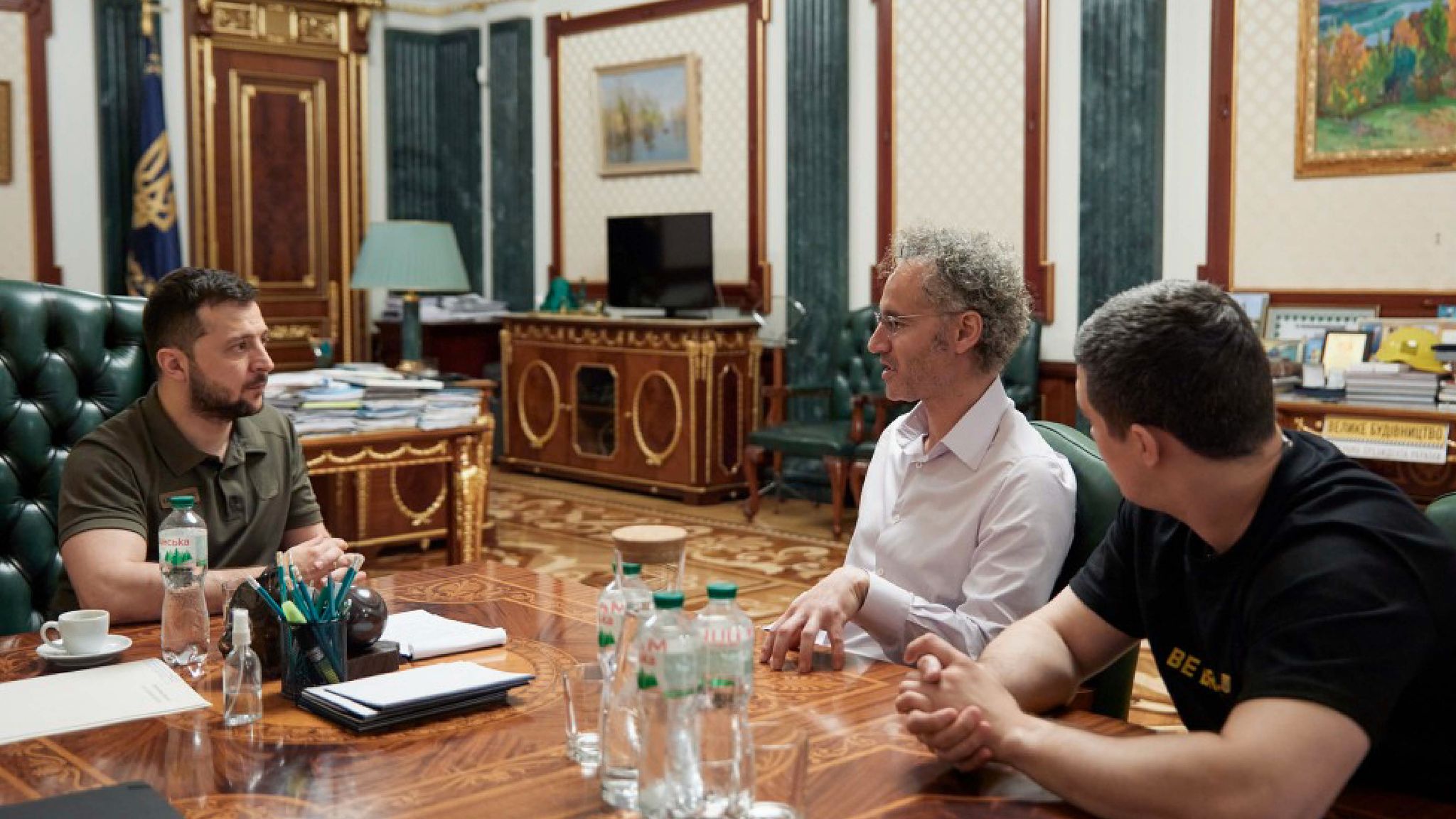 Президент Украины Владимир Зеленский и заместитель премьер-министра, министр цифровой трансформации Михаил Фёдоров провели встречу с генеральным директором Palantir Алексом Карпом