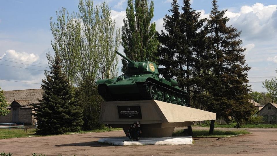 Памятник воинам-освободителям танк Т-34-76. Красный Лиман