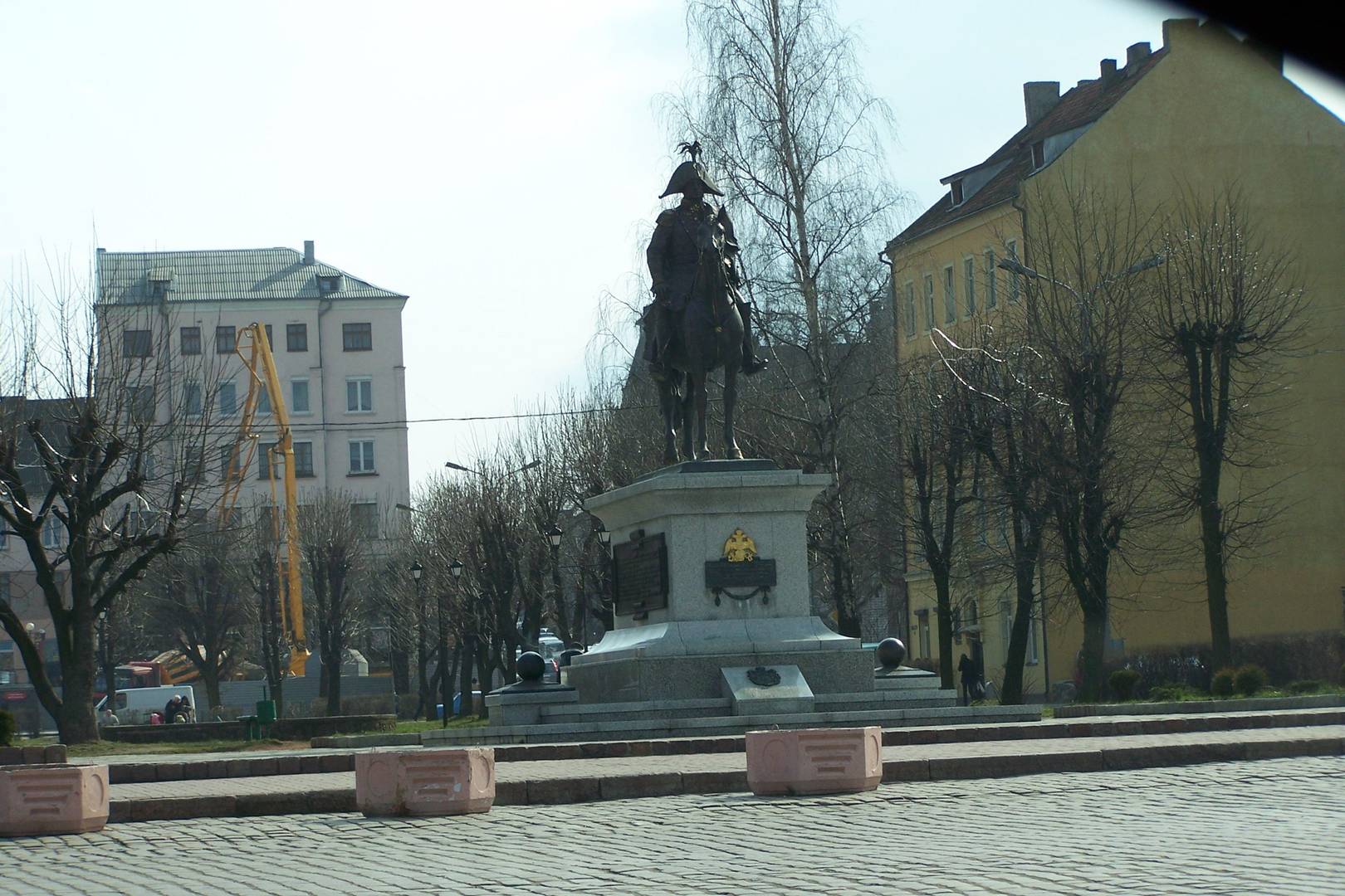 Памятник Барклаю де Толли в Черняховске, 2008
