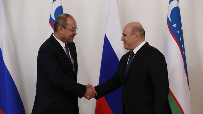 Главы правительств Узбекистана Абдулла Арипов и России Михаил Мишустин