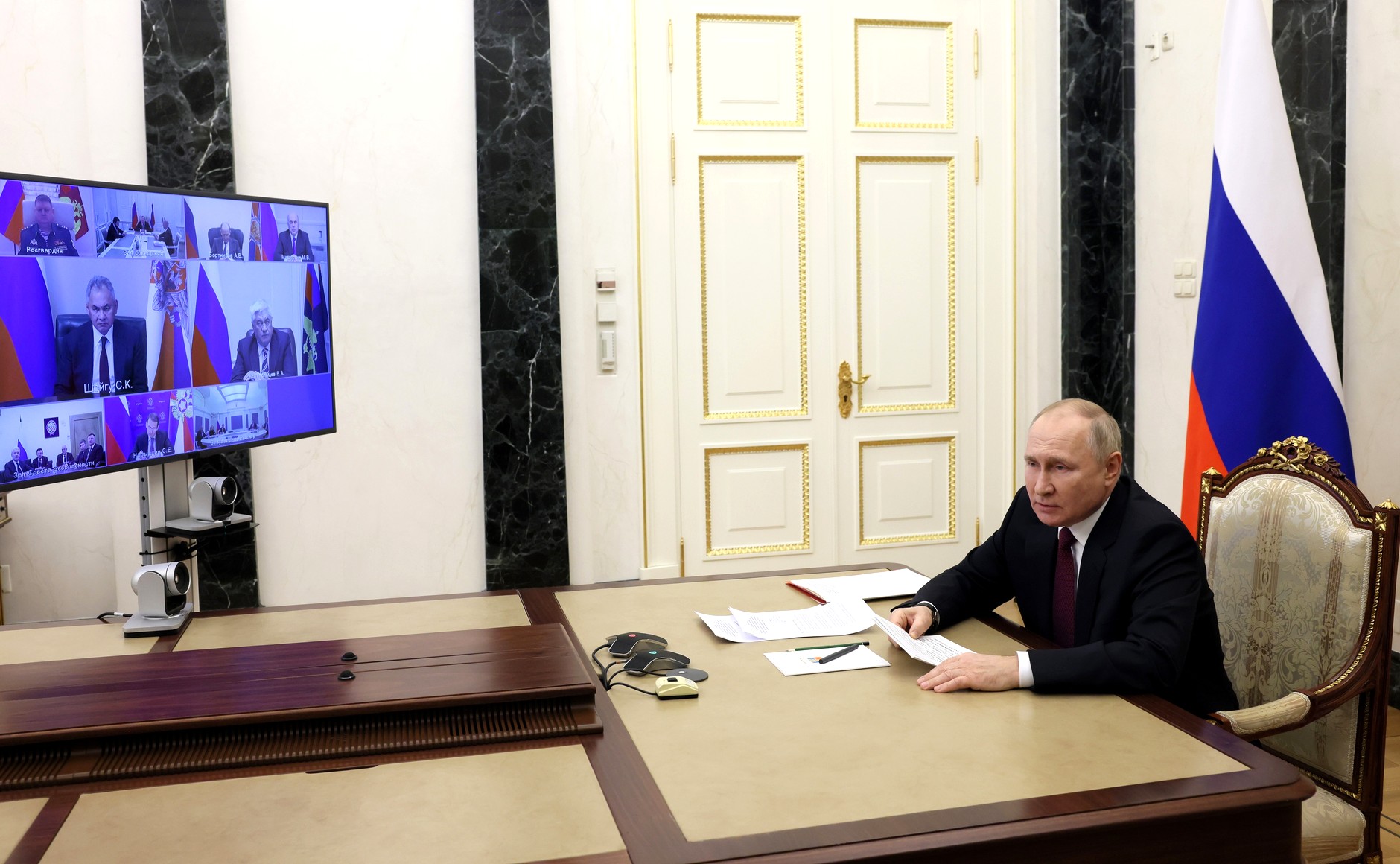 Путин на совещании с членами Координационного совета при Правительстве по обеспечению потребностей ВС РФ (в режиме видеоконференции)