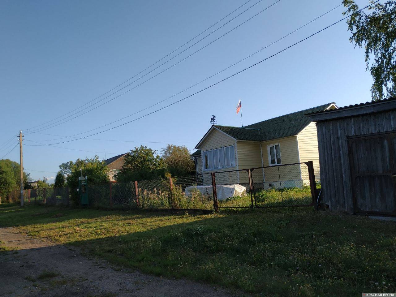 Дом с флагом России