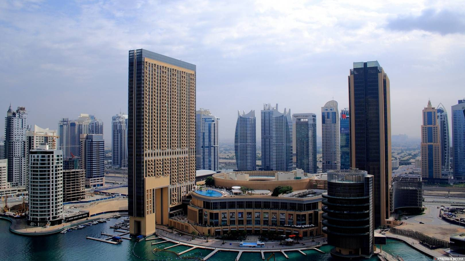Вид на город Дубай. ОАЭ