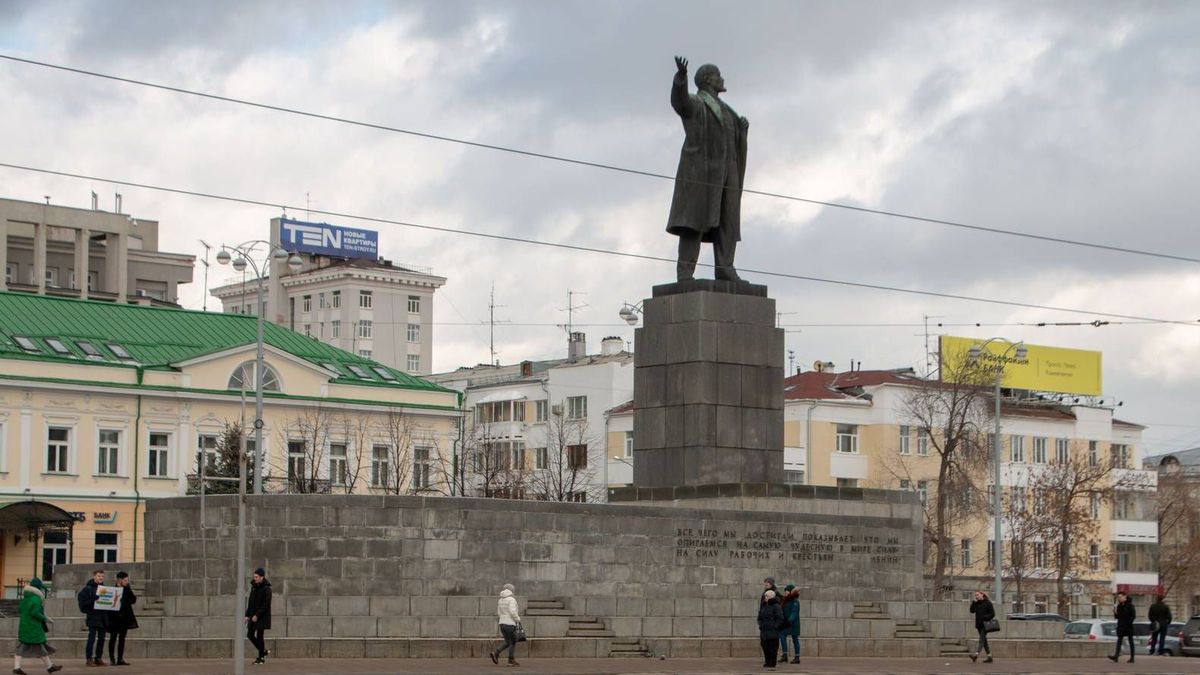 Памятник Ленину на пл. 1905 года в Екатеринбурге
