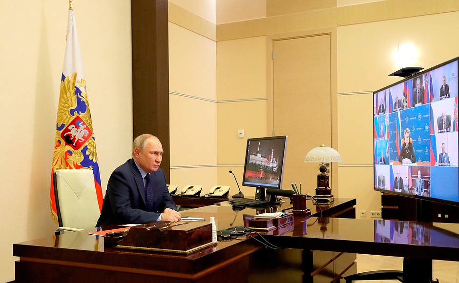 Владимир Путин на совещании Совбеза РФ (архив)