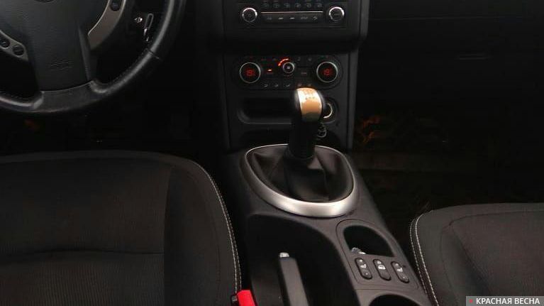 Автомобиль с механической коробкой передач