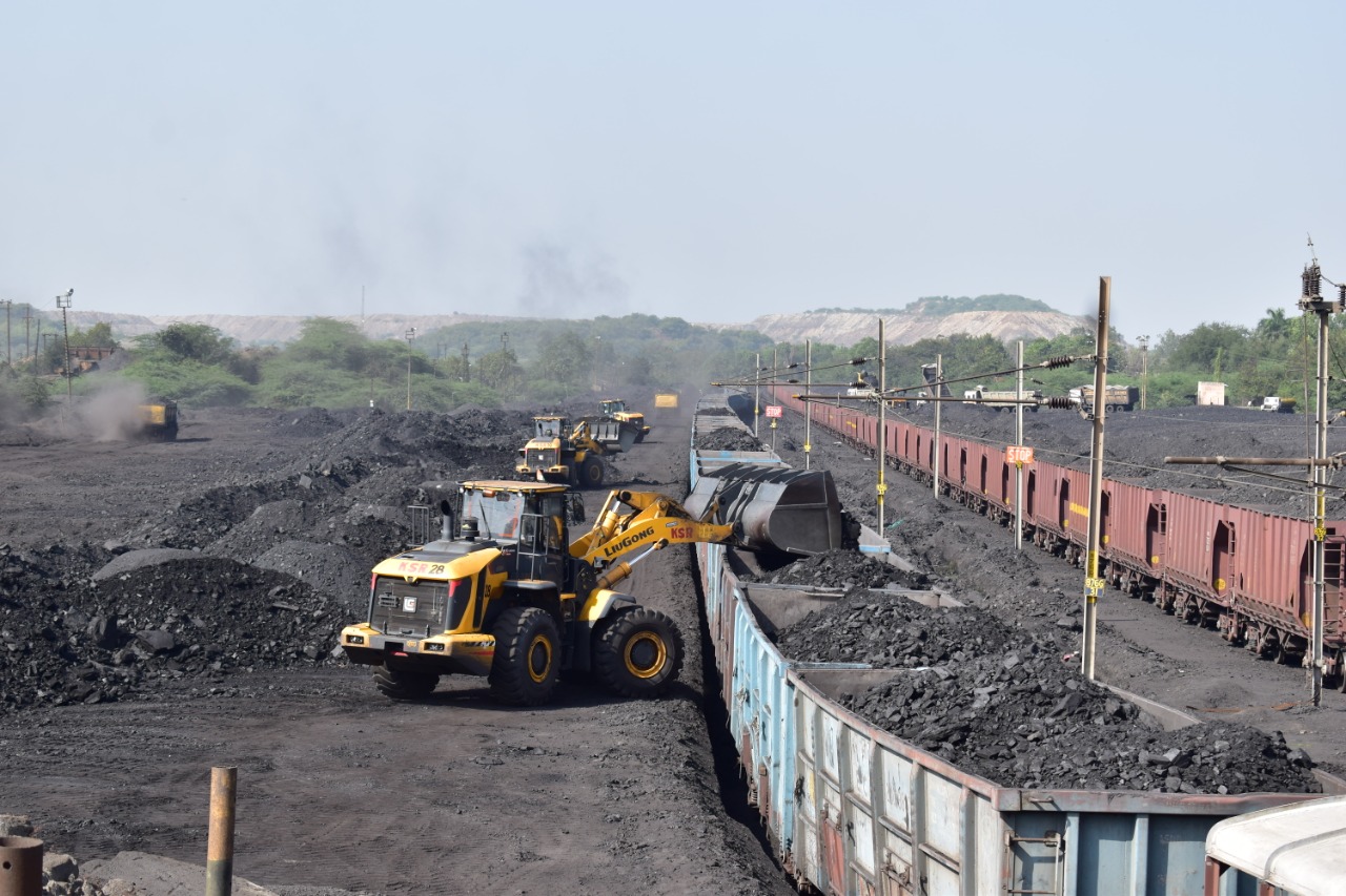 Погрузка угля в Индии