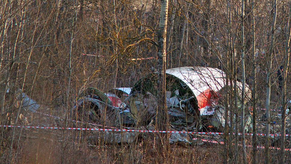 Обломки самолета Ту-154, на котором летел Лех Качинский