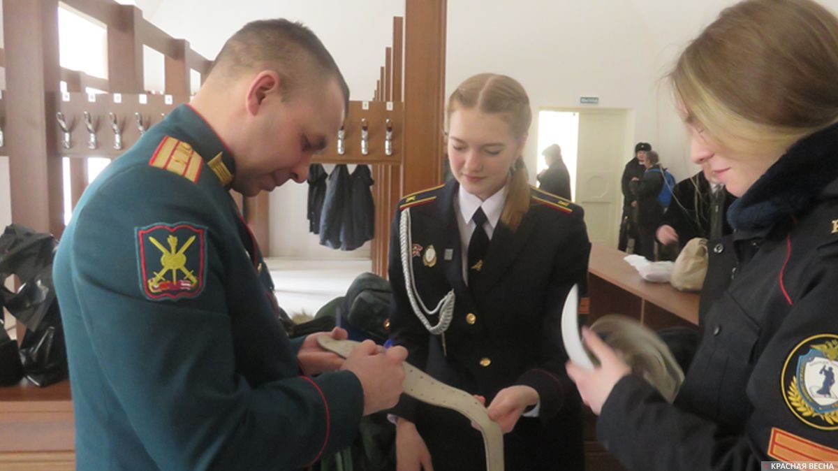 Герой России Иван Додосов и учащиеся полицейского колледжа