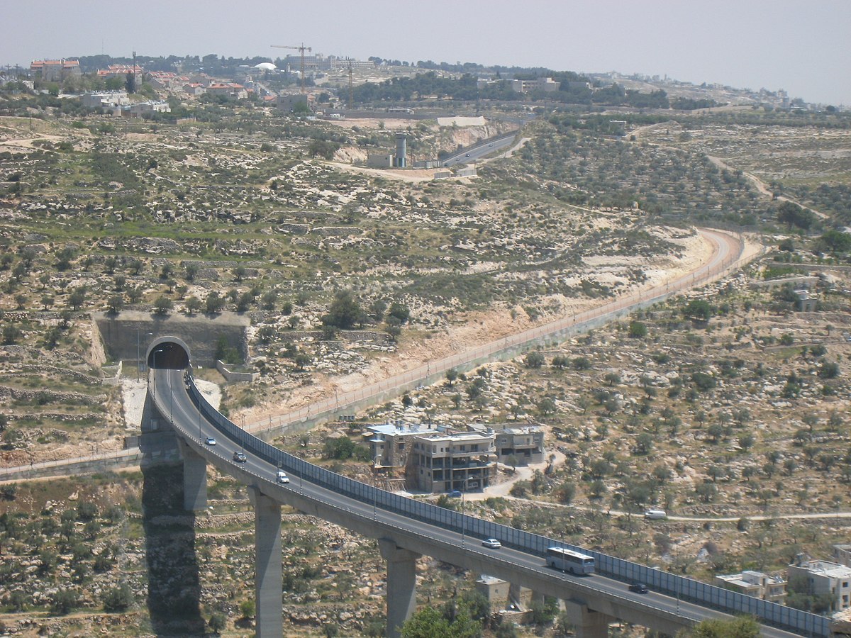 Мост, соединяющий Западный берег и Израиль