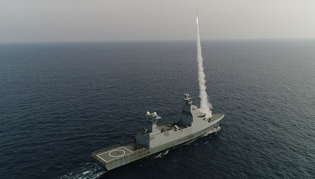 Корвет ВМС Израиля Magen (Saar 6) проводит испытания точечной системы противовоздушной и противоракетной обороны Rafael C-Dome