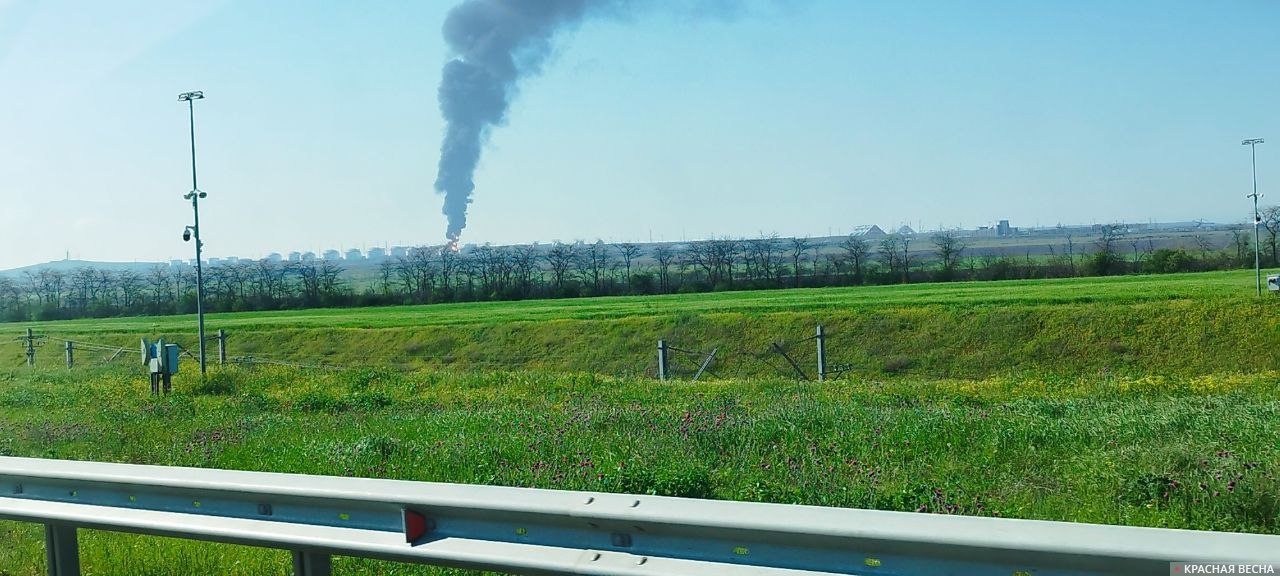 Пожар на нефтебазе в Краснодарском крае