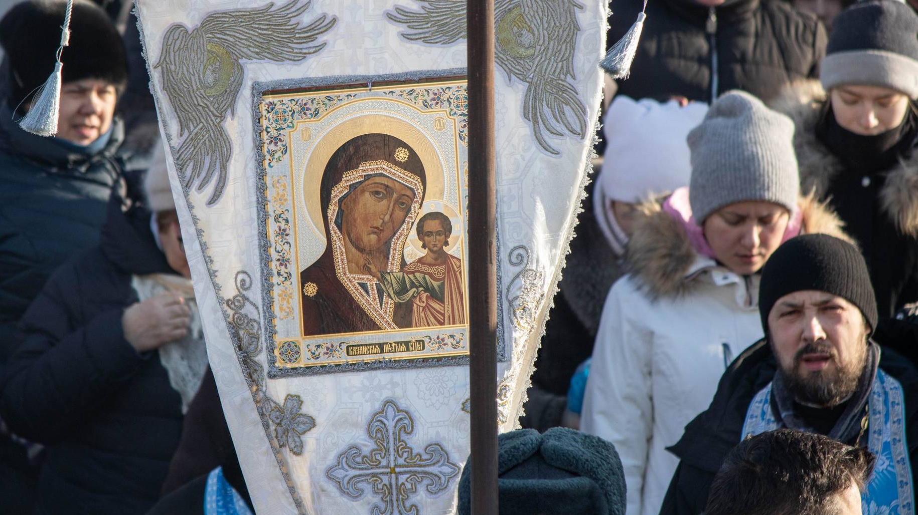 Хоругвь и православные