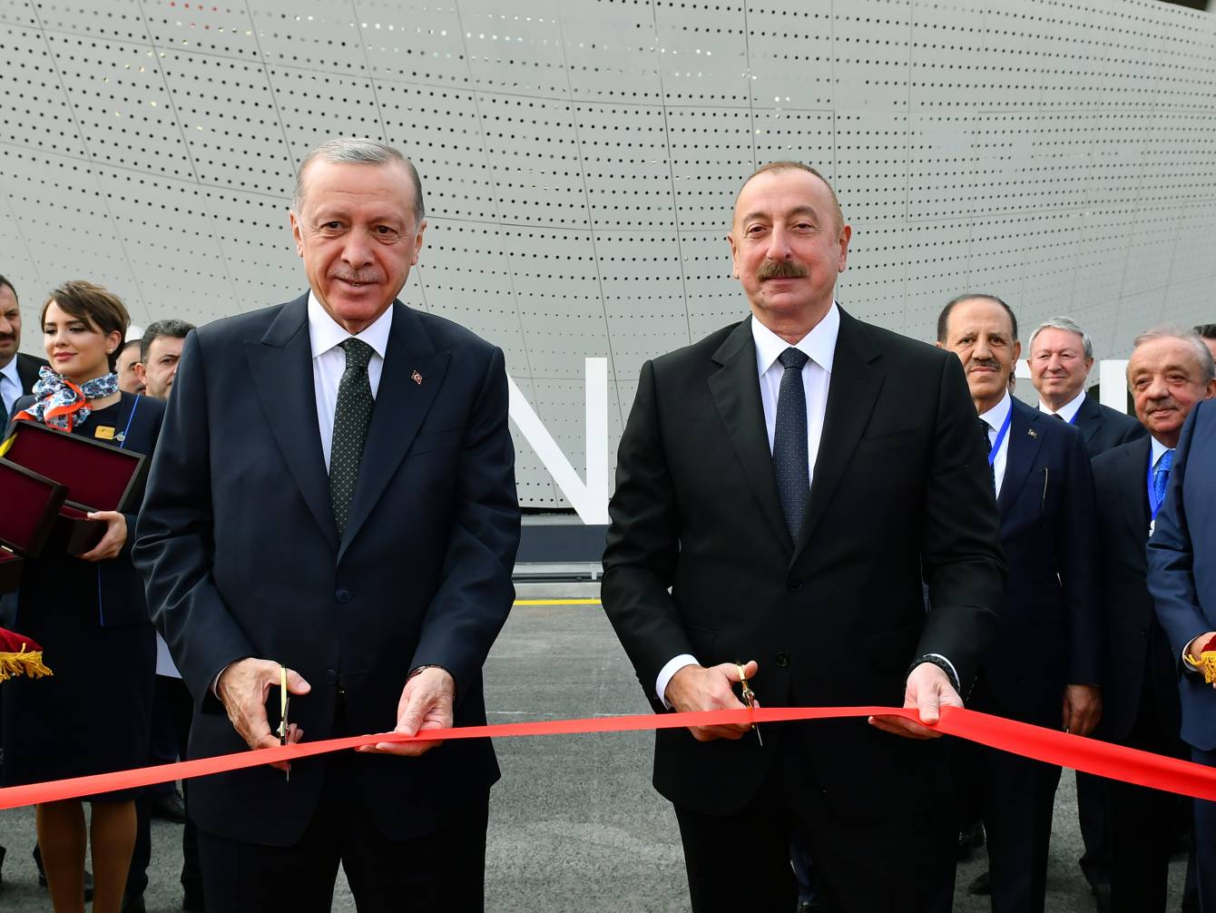Президент Азербайджана Ильхам Алиев и президент Турции Реджеп Тайип Эрдоган на открытии Зангиланского аэропорта в Карабахе. 20 октября 2022