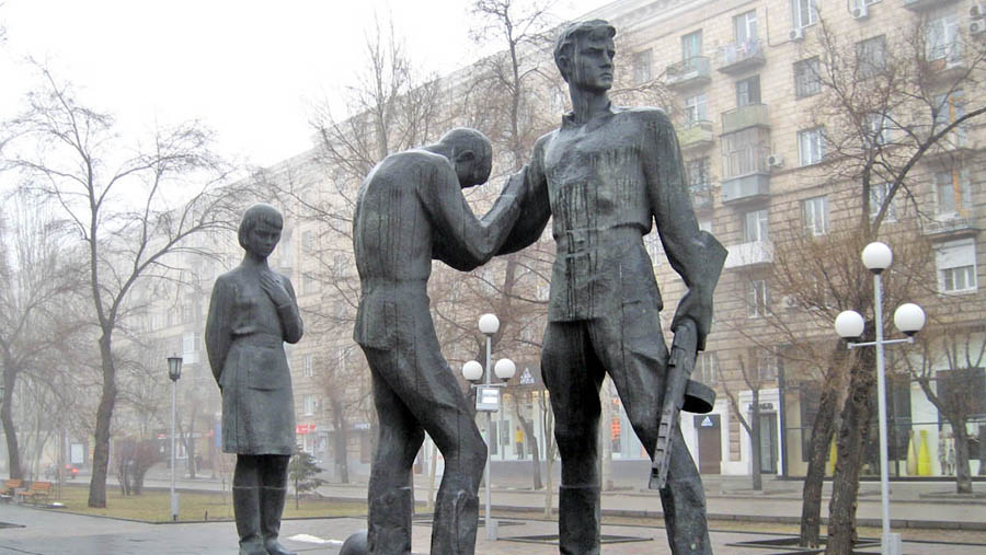 Памятник комсомольцам — защитникам Сталинграда
