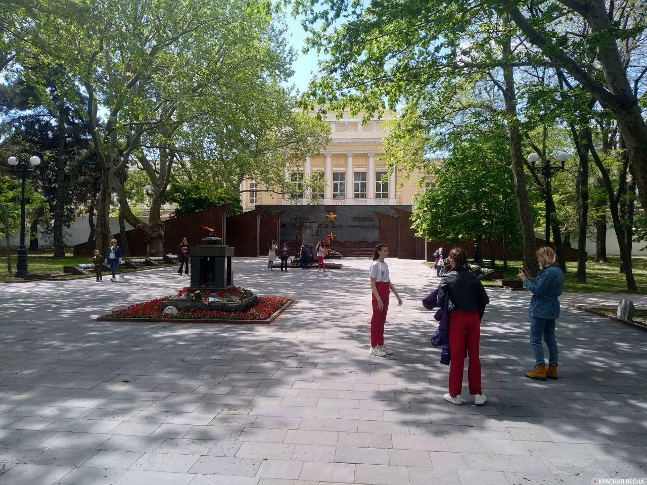 Площадь героев в Новороссийске