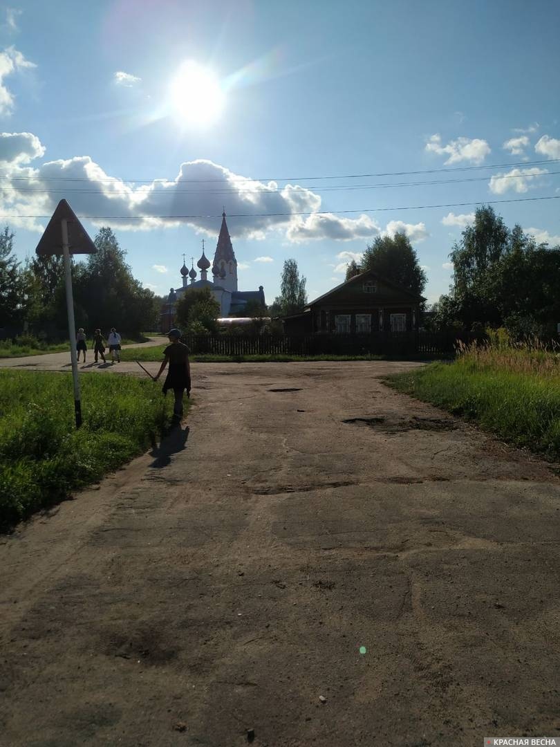 Дорога к церкви в селе Ёлнать