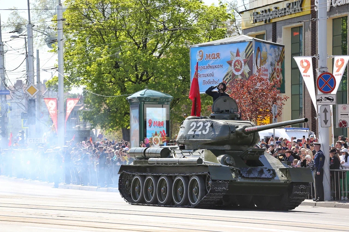 В Калининграде состоялся военный парад в ознаменование 77-й годовщины Победы в Великой Отечественной войне