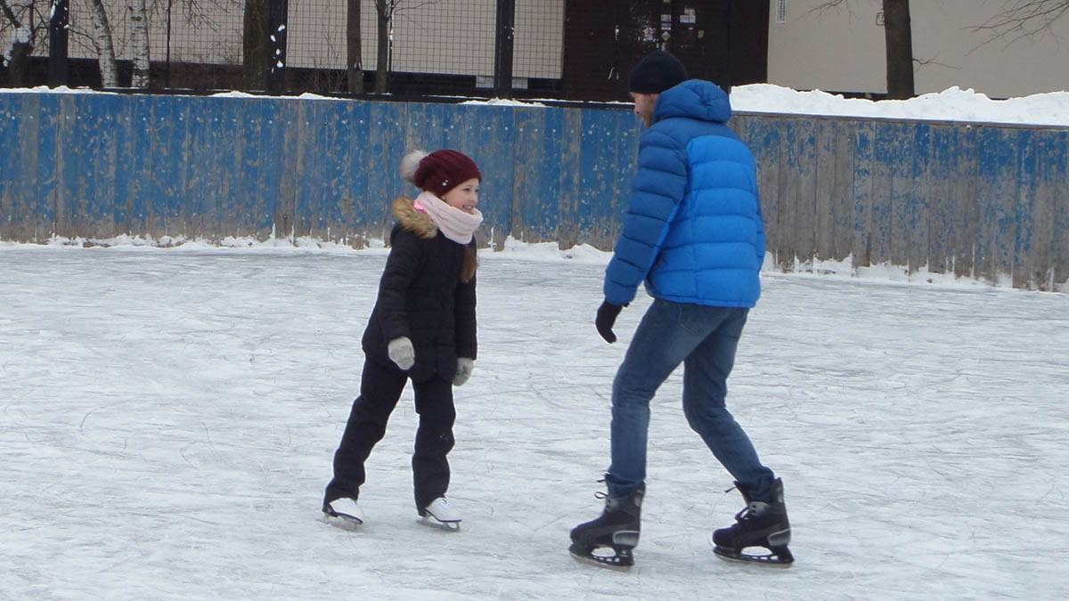 В субботний день во дворе на катке. Санкт-Петербург. 10.02.2018 г.