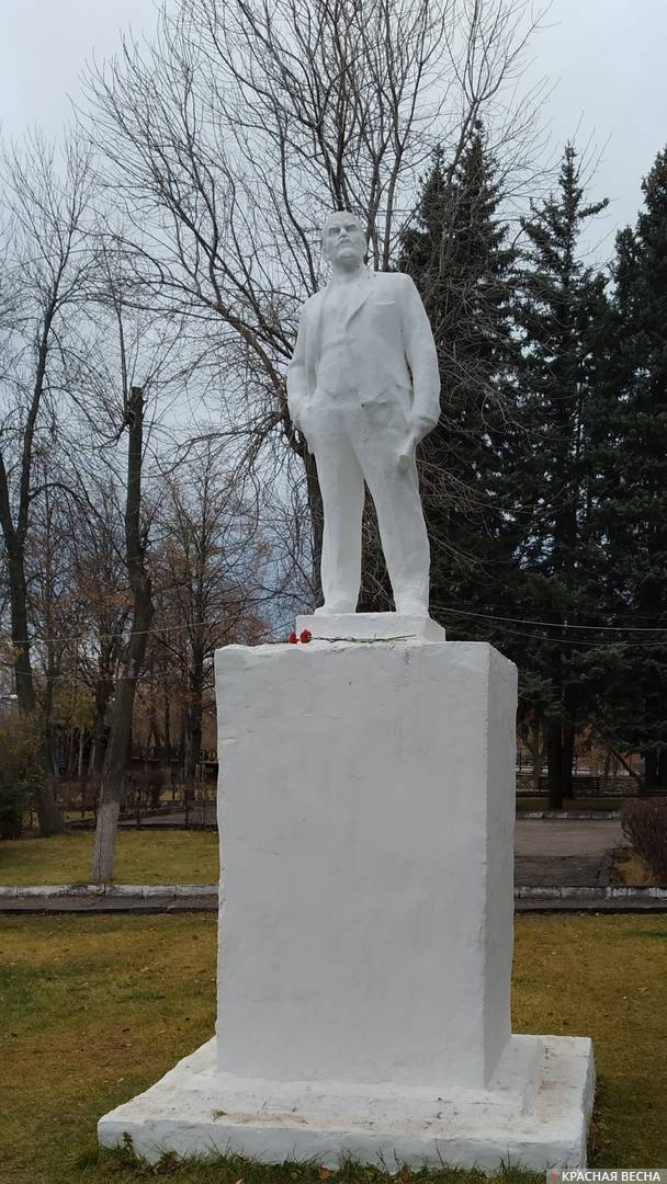 Памятник Ленину в Загородном парке Самары